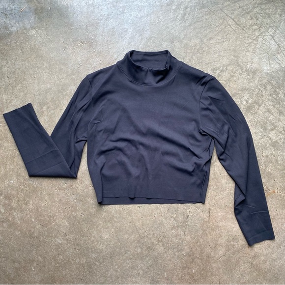 Nike Women's Yoga Dri-FIT Luxe Long Sleeve Crop Top - Picture 6 of 9